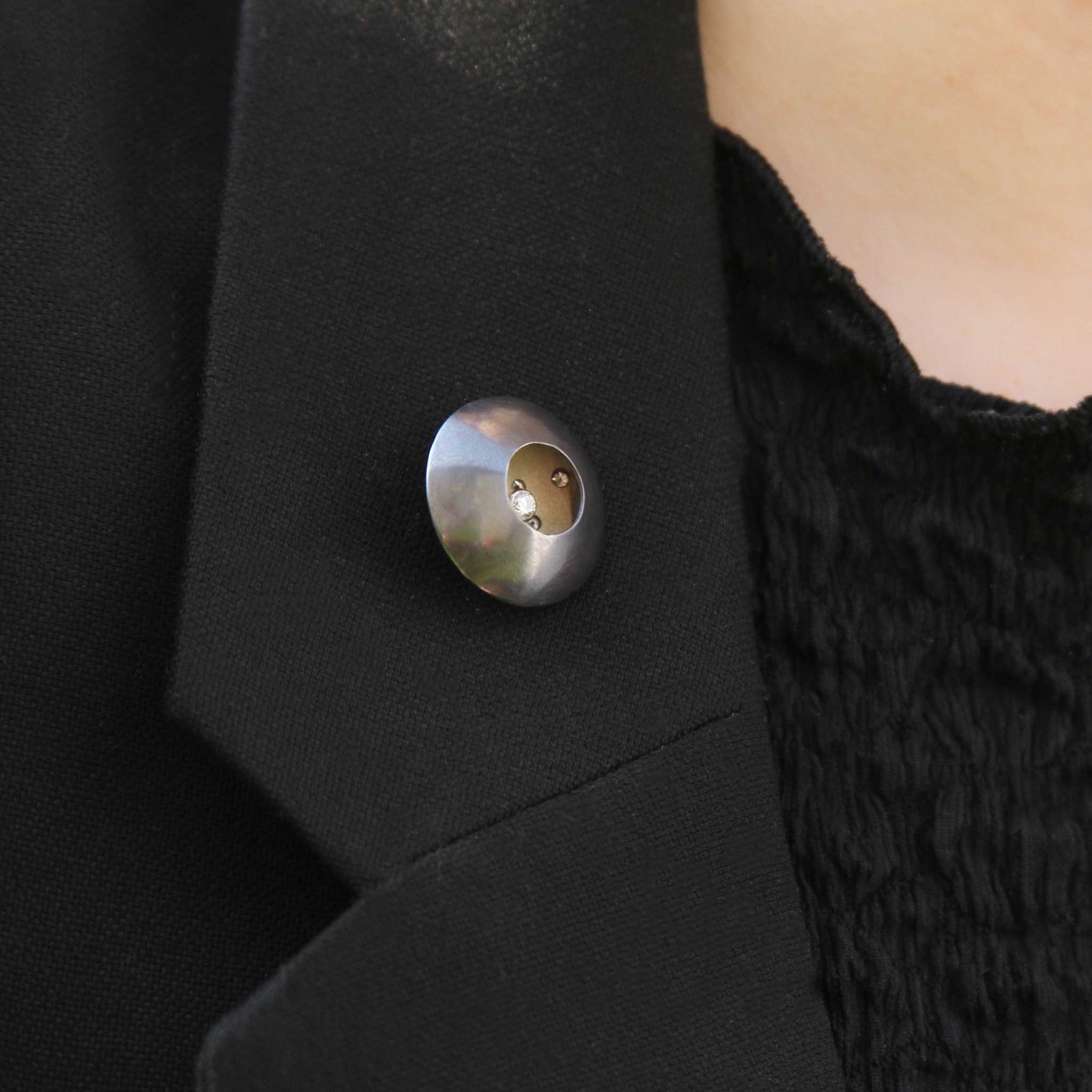 Circular H.n10 Pin with Cubic Zirconias in Silver
